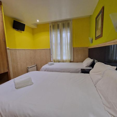 Pension Izar Bat Guesthouse Сан-Себастьян Экстерьер фото