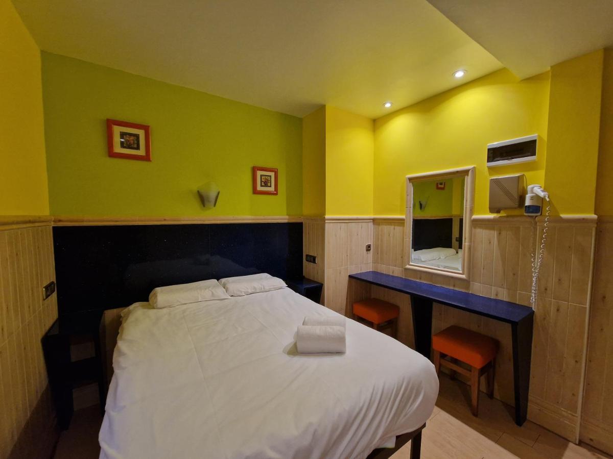 Pension Izar Bat Guesthouse Сан-Себастьян Экстерьер фото