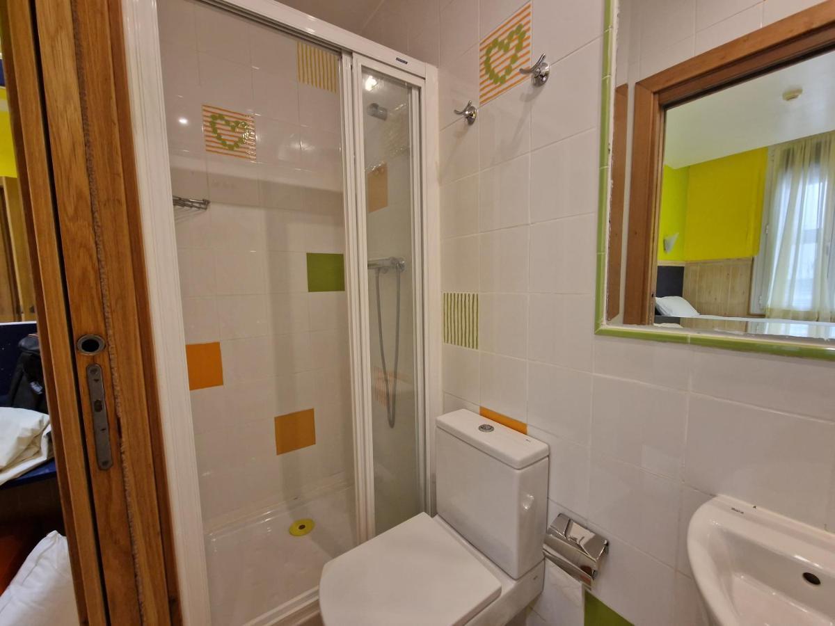 Pension Izar Bat Guesthouse Сан-Себастьян Экстерьер фото