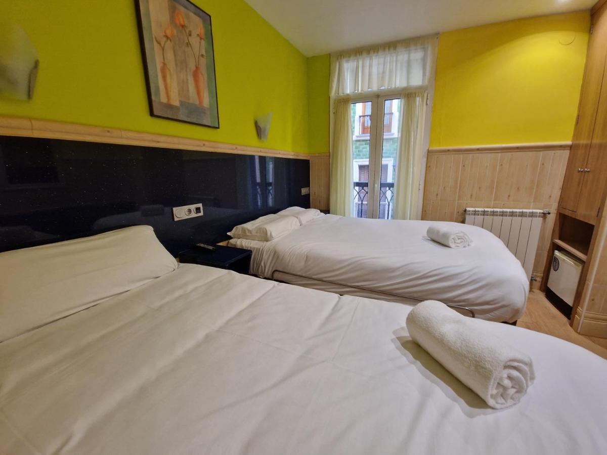 Pension Izar Bat Guesthouse Сан-Себастьян Экстерьер фото