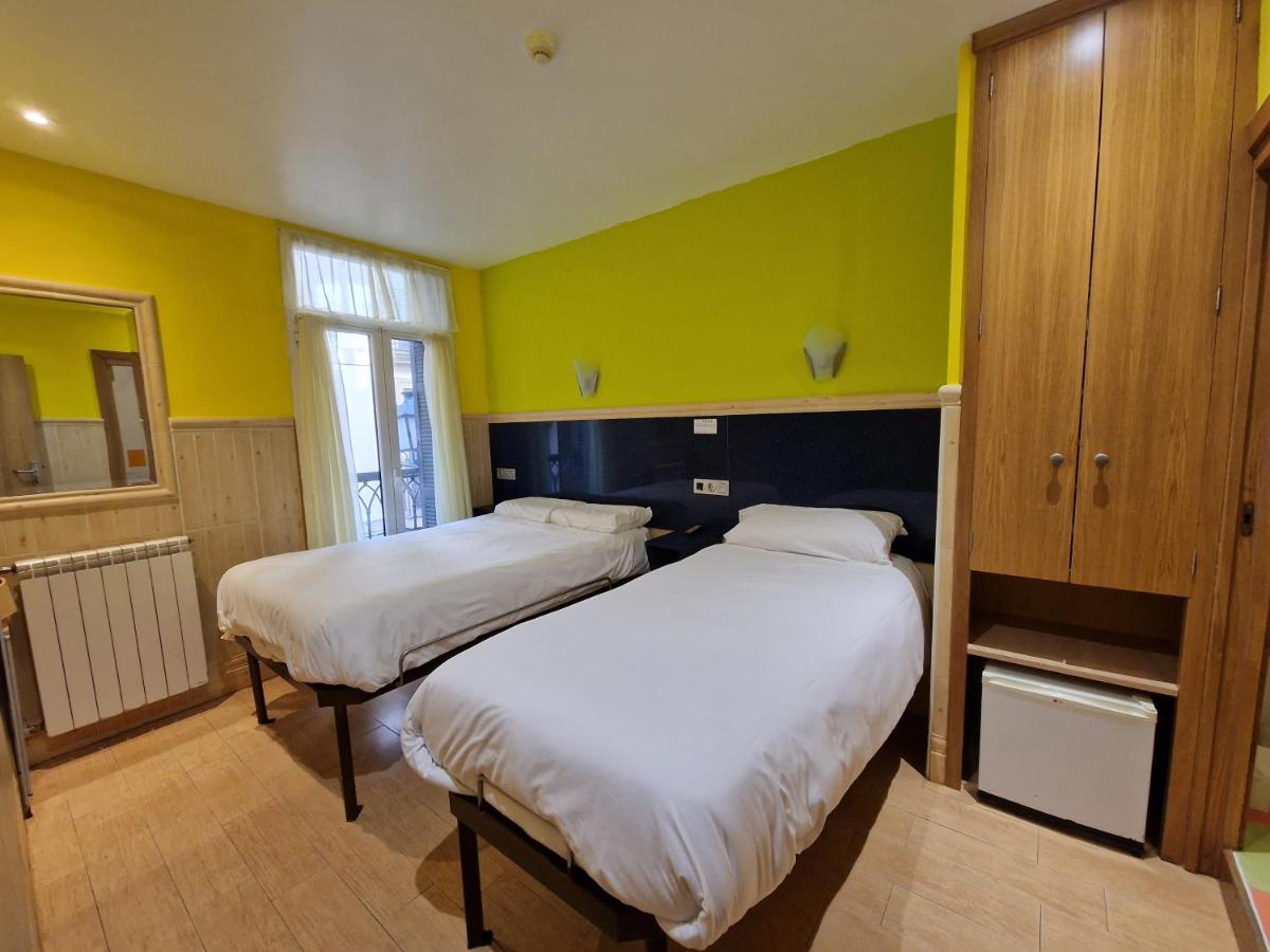 Pension Izar Bat Guesthouse Сан-Себастьян Экстерьер фото
