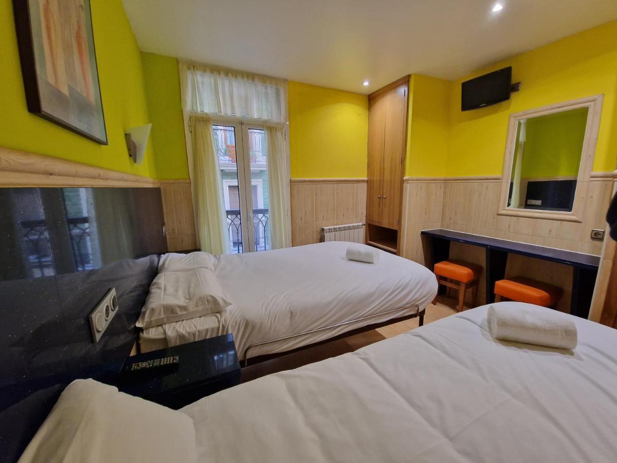 Pension Izar Bat Guesthouse Сан-Себастьян Экстерьер фото