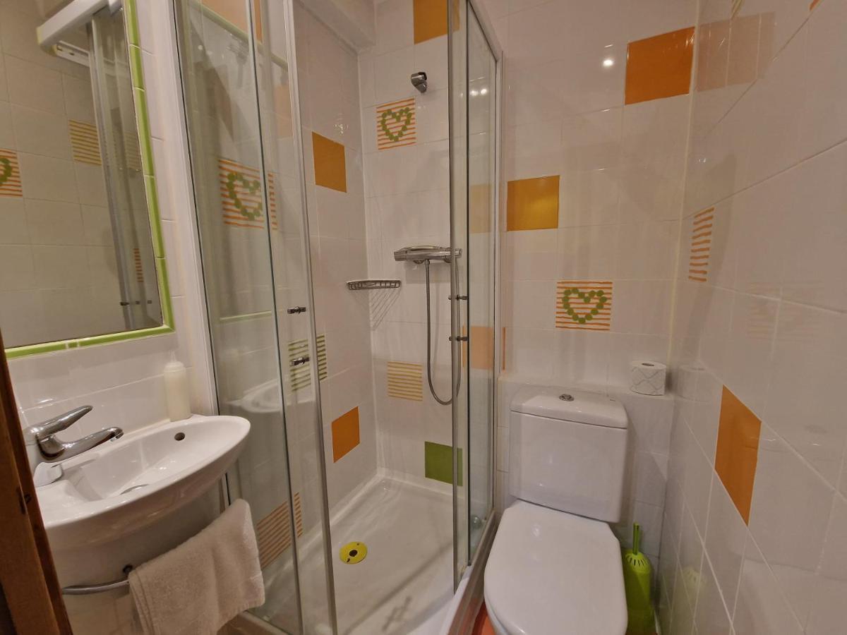Pension Izar Bat Guesthouse Сан-Себастьян Экстерьер фото